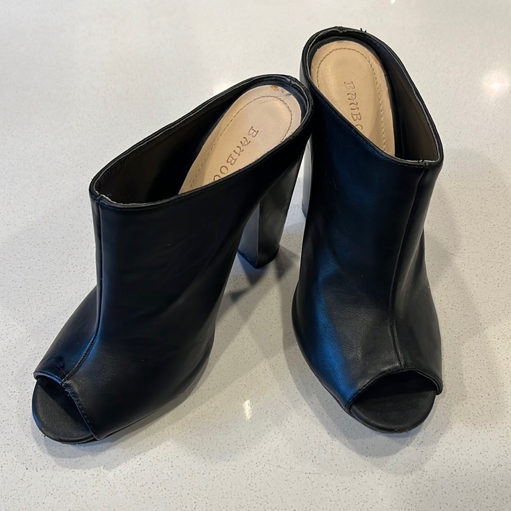 Peep toe stacked heel black